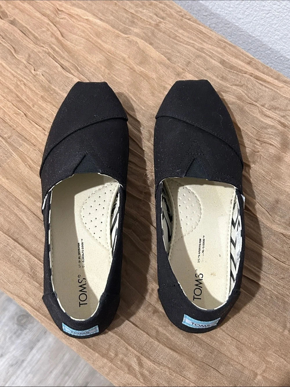 Black slip on Toms - Picture 4 of 6